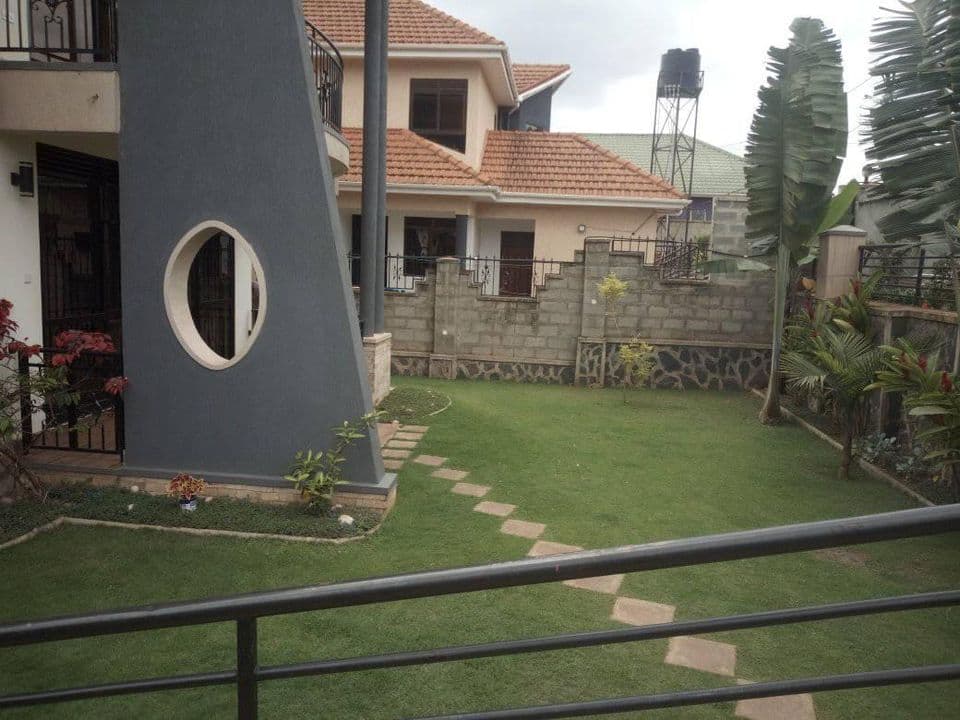 5 Bedrooms 5 Baths Villa