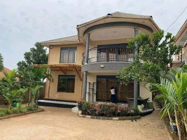 4 Bedroom 3 Bath Villa